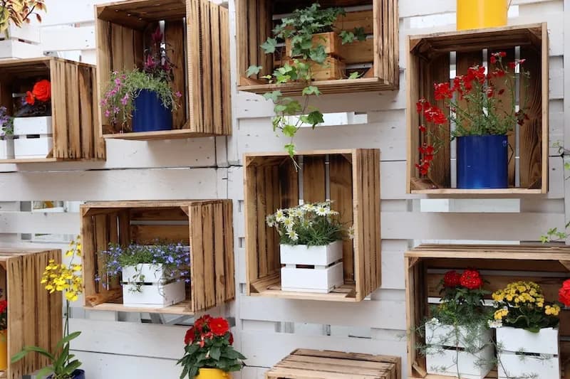 Jak zrobić kwietnik na ścianę: proste sposoby i unikalne pomysły