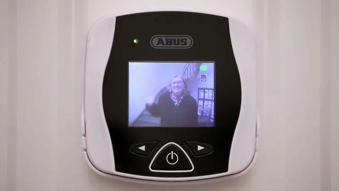 Jak zamontować wizjer w drzwiach? Proste kroki, by uniknąć błędów