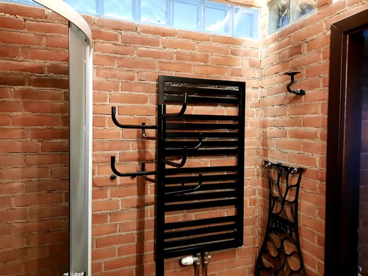 Ile kosztuje położenie cegły dekoracyjnej? Sprawdź ceny i oszczędności