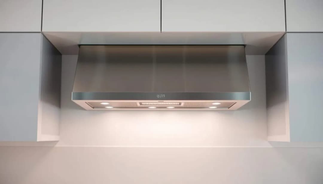 Jak zamontować okap podszafkowy - uniknij najczęstszych błędów