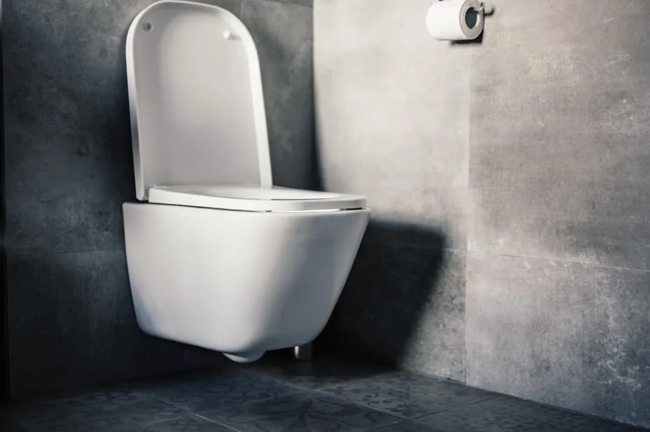 Jak zamontować sedes podwieszany - uniknij błędów i oszczędź czas