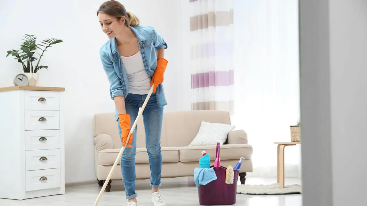 Jak często myć panele podłogowe, aby uniknąć ich zniszczenia?