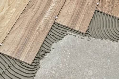 Kafelki czy panele – co wybrać, by uniknąć nieprzyjemnych niespodzianek?