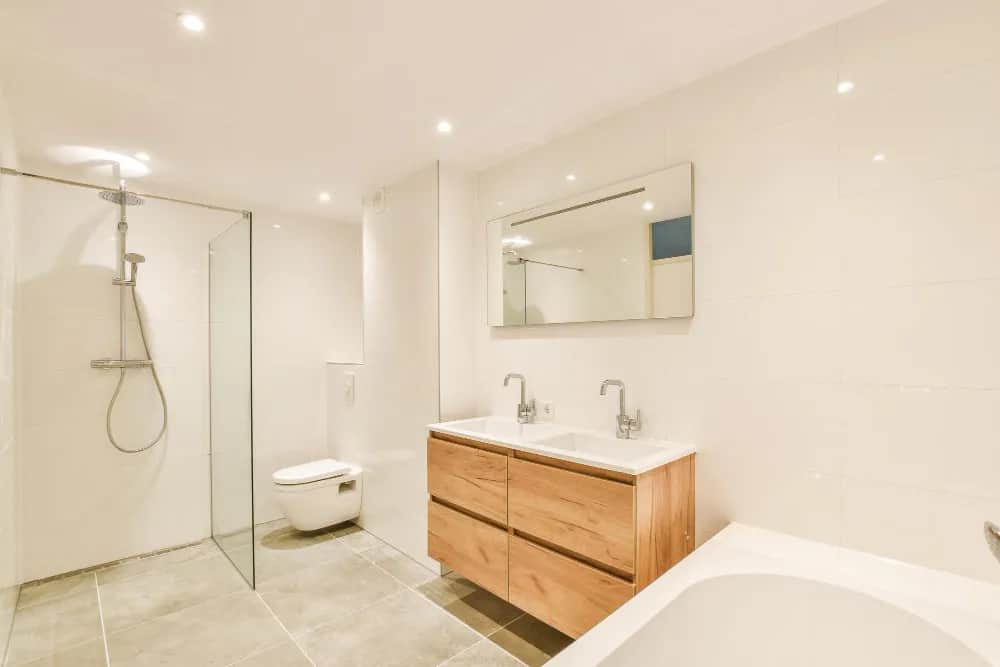 Jaka klasa szczelności do łazienki? Uniknij kosztownych błędów w wyborze