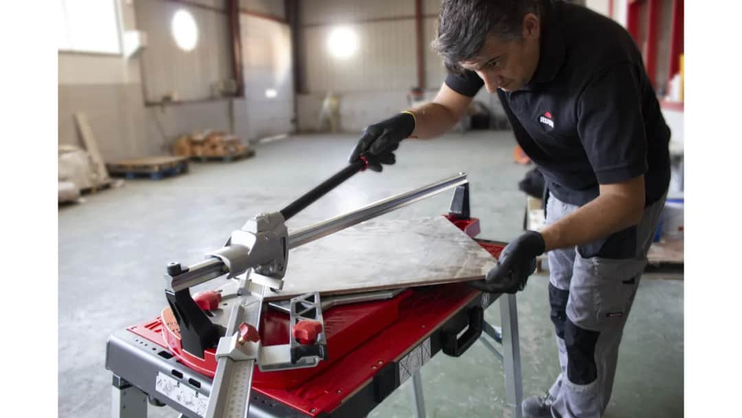 Jaką przecinarkę do glazury wybrać, aby uniknąć błędów i kosztów?